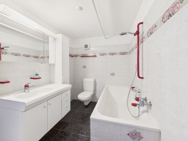 Esclusiva Villa bifamiliare con ampio giardino e piscina privata a Bellinzona, TI 11