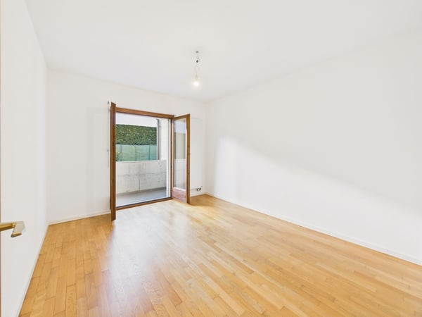 Esclusiva Villa bifamiliare con ampio giardino e piscina privata a Bellinzona, TI 8