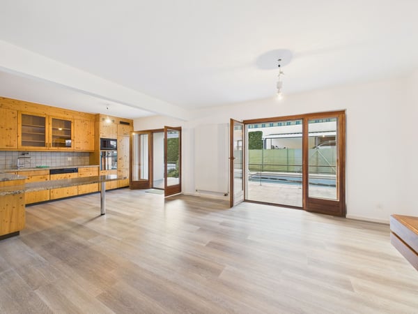 Esclusiva Villa bifamiliare con ampio giardino e piscina privata a Bellinzona, TI 5