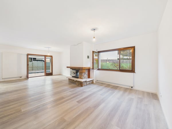 Esclusiva Villa bifamiliare con ampio giardino e piscina privata a Bellinzona, TI 4