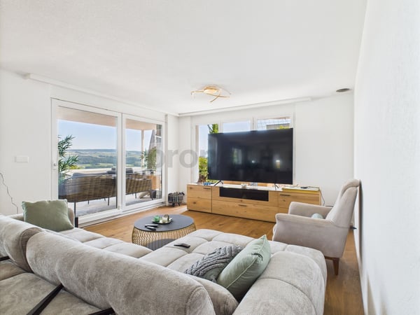 Wohnen, wo andere Ferien machen. Traumhafte 1.5 Zimmer Attika Wohnung in Birrwil zu verkaufen mit traumhafter Sicht auf den See und in die Berge! 4