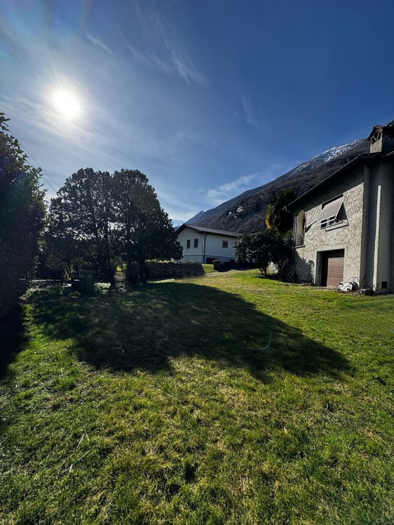 Casa in Vendita nel Comune di Iragna con circa 1170 mq di giardino 6