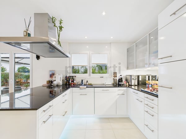 Exklusives Einfamilienhaus in Dürnten - mit Sauna und Jacuzzi 2