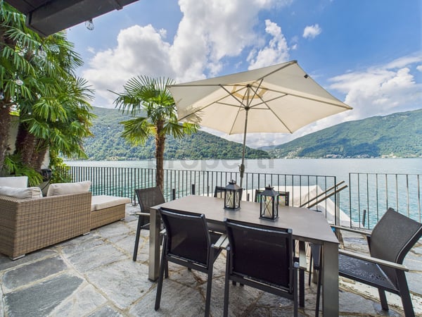 Elegante villa a Bissone con accesso diretto al Lago di Lugano 1