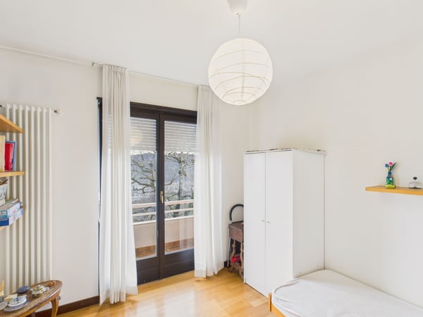 Spaziosa villa 2.5 locali con ampio giardino a Vacallo 9