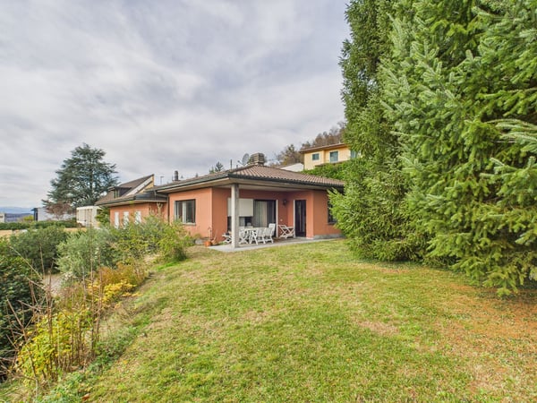 Spaziosa villa 2.5 locali con ampio giardino a Vacallo 2