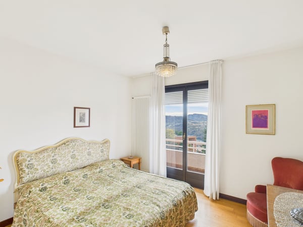 Spaziosa villa 2.5 locali con ampio giardino a Vacallo 8