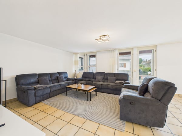 Grosszügiges 1-Zimmer-Einfamilienhaus mit Garten in Eiken 1