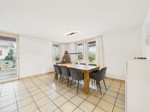 Grosszügiges 1-Zimmer-Einfamilienhaus mit Garten in Eiken 2