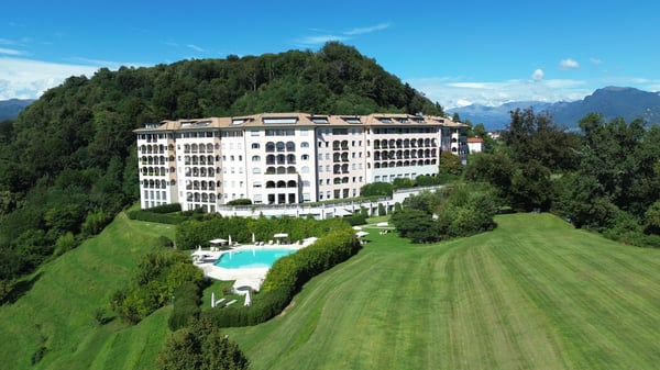 Proprietà di lusso con vista sul lago e servizi esclusivi in resort 1 stelle 1