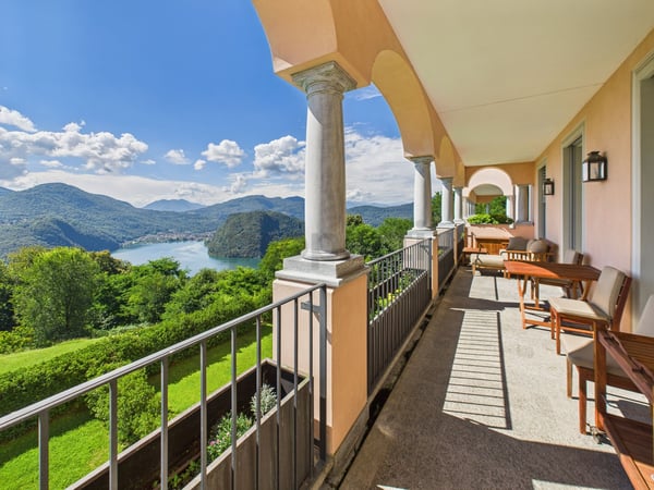 Proprietà di lusso con vista sul lago e servizi esclusivi in resort 1 stelle 5