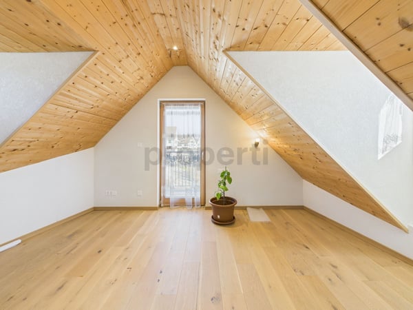 Grosszügige 1.5-Zimmer-Maisonette mit Balkon und hochwertigem Ausbaustandard in Tann 5