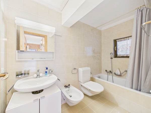 Casa bifamiliare con due appartamenti e vista incantevole a Lavertezzo, TI 10