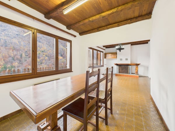 Casa bifamiliare con due appartamenti e vista incantevole a Lavertezzo, TI 2