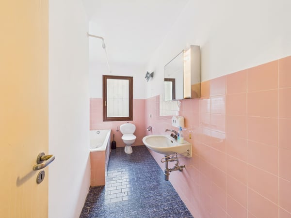Casa bifamiliare con due appartamenti e vista incantevole a Lavertezzo, TI 11