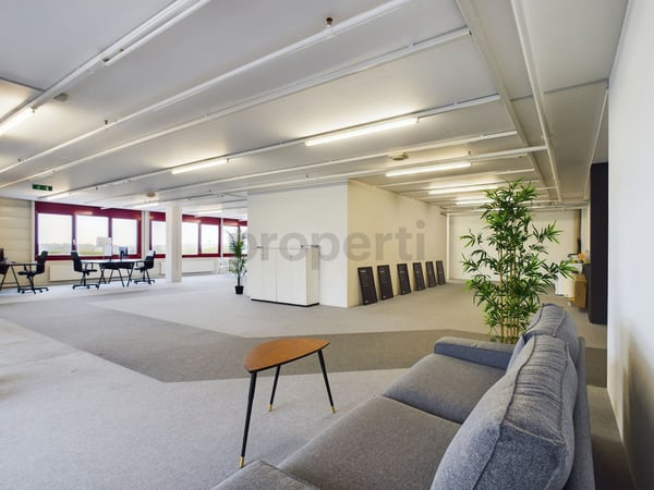 Grosszügiges und modernes Büro in Zollikofen 2