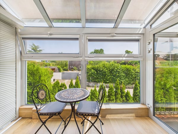 Appartement meublé avec terrasse à 2 pas de lONU  calme, confort & services inclus 1