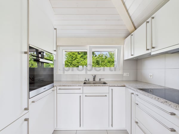 Appartement meublé avec terrasse à 2 pas de lONU  calme, confort & services inclus 5