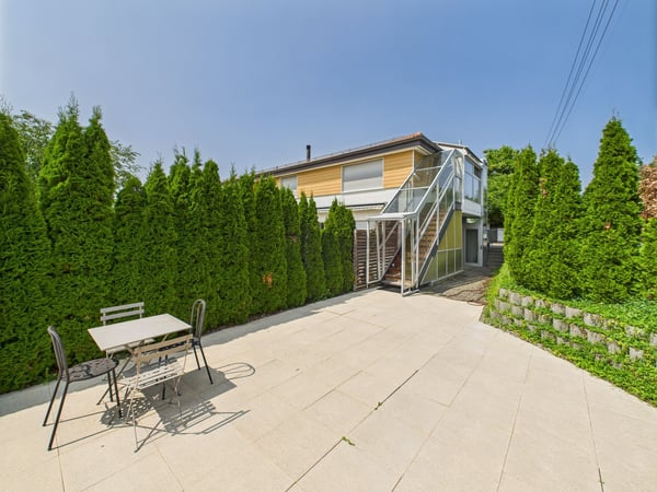 Appartement meublé avec terrasse à 2 pas de lONU  calme, confort & services inclus 10