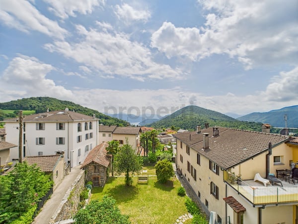 Casa 2 locali dal fascino autentico nel borgo storico di Novaggio con vista panoramica e vista lago 2
