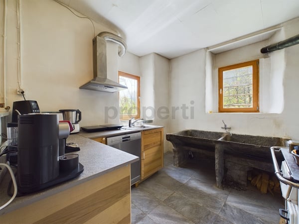 Pittoresca casa plurifamiliare con terreno nel cuore della Val di Blenio / Malvenfarbiges Mehrfamilienhaus mit Grundstück im Herzen des Bleniotals 10