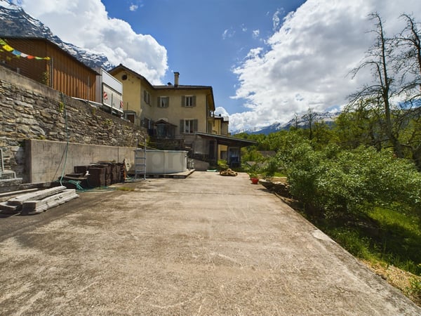 Pittoresca casa plurifamiliare con terreno nel cuore della Val di Blenio / Malvenfarbiges Mehrfamilienhaus mit Grundstück im Herzen des Bleniotals 12