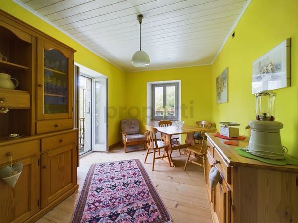 Pittoresca casa plurifamiliare con terreno nel cuore della Val di Blenio / Malvenfarbiges Mehrfamilienhaus mit Grundstück im Herzen des Bleniotals 9