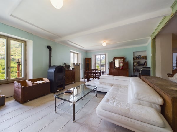 Pittoresca casa plurifamiliare con terreno nel cuore della Val di Blenio / Malvenfarbiges Mehrfamilienhaus mit Grundstück im Herzen des Bleniotals 2