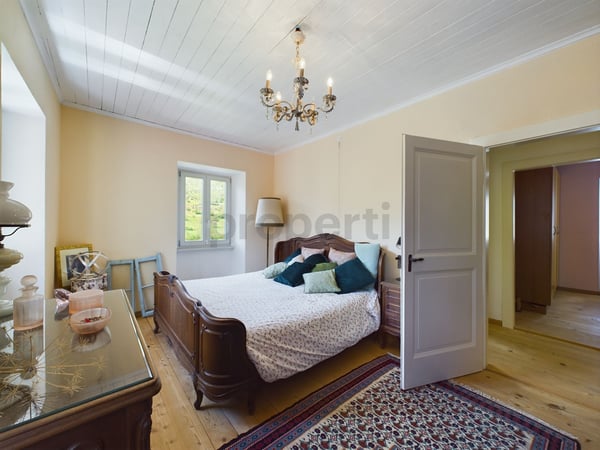 Pittoresca casa plurifamiliare con terreno nel cuore della Val di Blenio / Malvenfarbiges Mehrfamilienhaus mit Grundstück im Herzen des Bleniotals 5