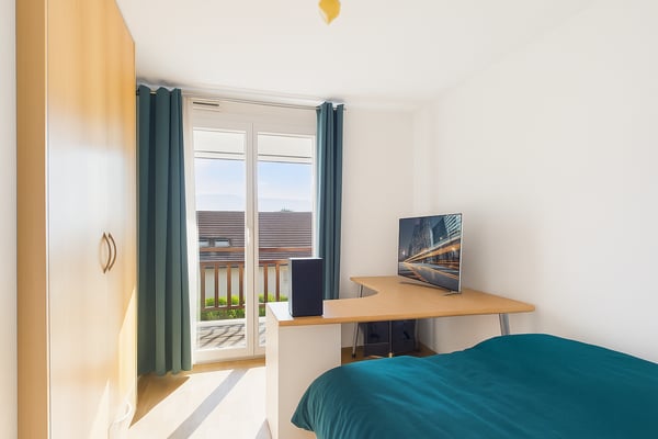 Maison mitoyenne contemporaine à Lully  Confort, espace et élégance 12