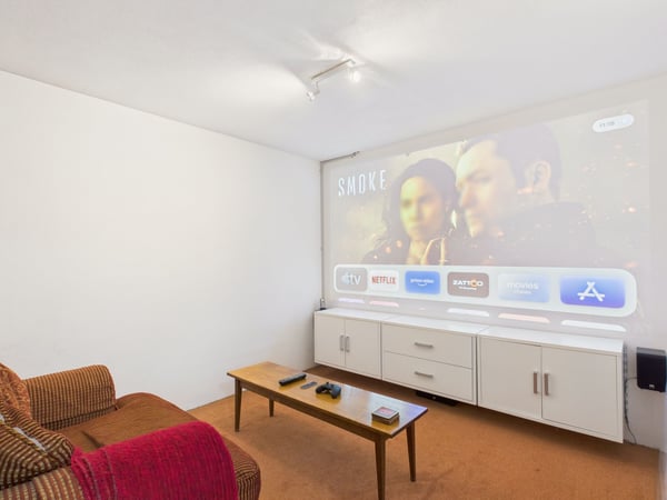 Maison mitoyenne contemporaine à Lully  Confort, espace et élégance 11