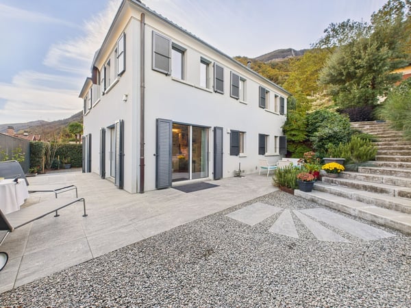 Luminosa villa unifamiliare con 1.5 locali a Riva San Vitale, TI 4