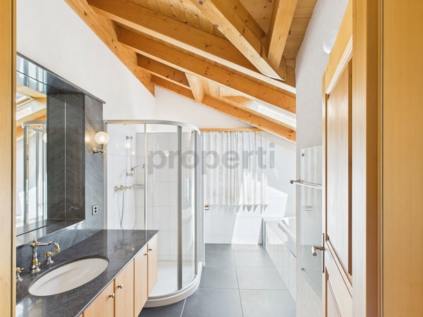 Luxuriöse und elegante 1.5-Zimmer Dachwohnung in Meiringen 9