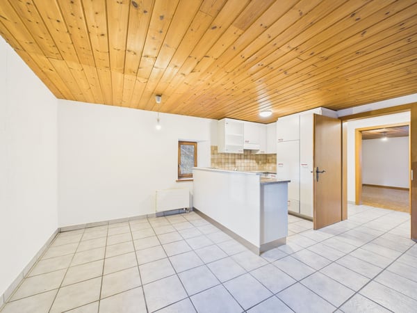 Charmante 1.5-Zimmer Wohnung mit Balkon in Cazis 1