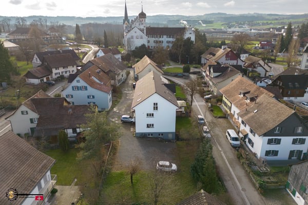 Ruhige 1.5-Zimmer Wohnung mit idealer Lage nahe Zentrum von Bürglen 1