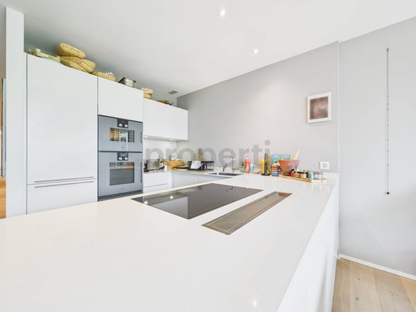 Modernes und sonniges Wohnungserlebnis im Metropolitan komplett möbliert 4