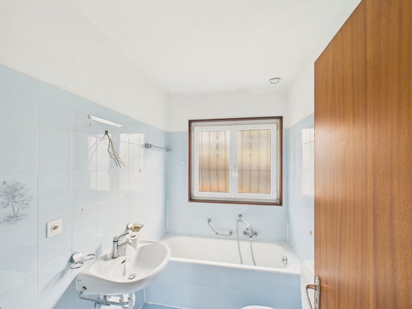 Casa indipendente con ottimo potenziale in zona tranquilla a Breggia 11