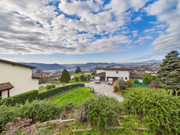 Casa indipendente con ottimo potenziale in zona tranquilla a Breggia 1