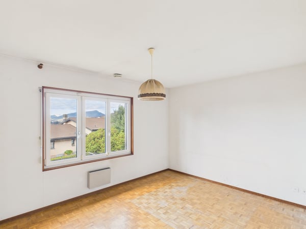 Casa indipendente con ottimo potenziale in zona tranquilla a Breggia 9