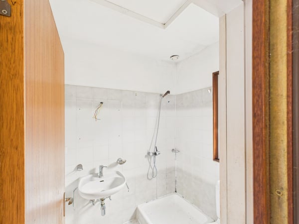 Casa indipendente con ottimo potenziale in zona tranquilla a Breggia 10