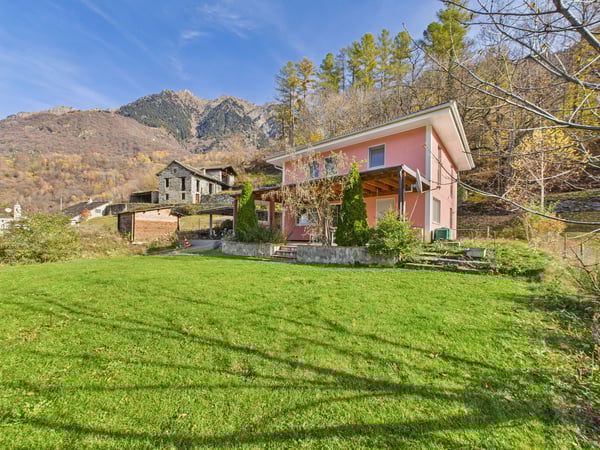 Affascinante villa a Blenio  design moderno e spazi generosi in un contesto pittoresco 2