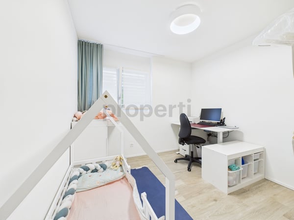 Eleganza moderna con giardino privato a Pazzallo 7