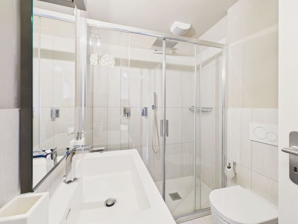 Elegante monolocale ristrutturato con vista lago a Paradiso 9