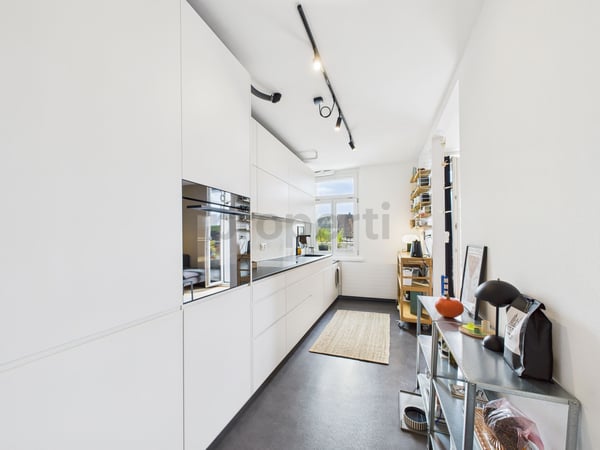 Elegante 1-Zimmer-Altbauwohnung, kernsaniert und lichtdurchflutet 2