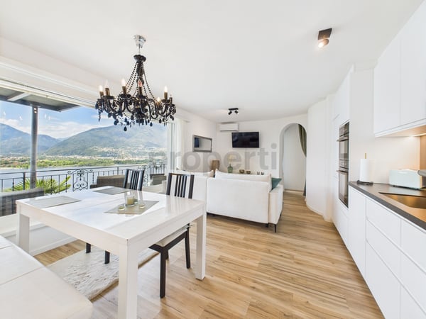 Affascinante villa con appartamento per ospiti e vista panoramica sul Lago Maggiore 1