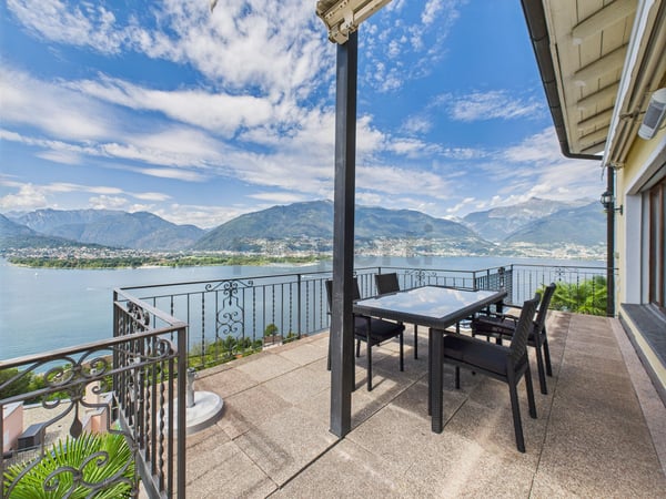 Affascinante villa con appartamento per ospiti e vista panoramica sul Lago Maggiore 12