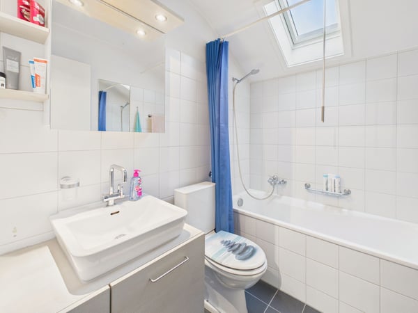 Charmante 1.5-Zimmer Dachwohnung in Lyss 7