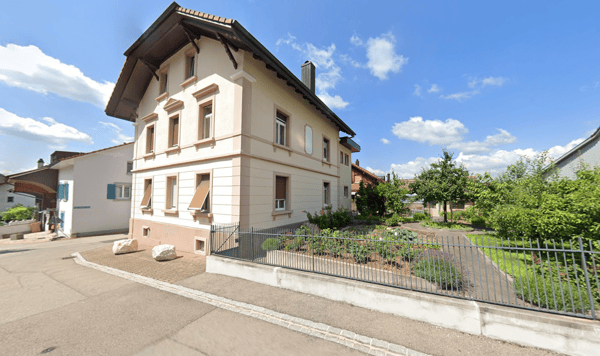 Charmante 1.5-Zimmer-Wohnung in denkmalgeschütztem Gebäude in Büsserach 8