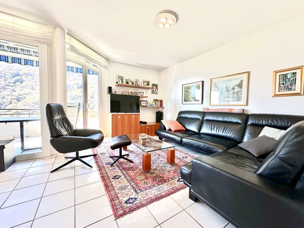 Affascinante casa unifamiliare da 1.5 locali con terreno edificabile . 2