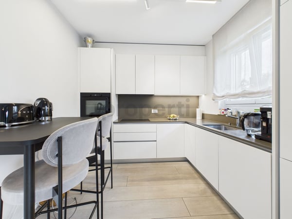 1.5 locali moderno in zona centrale strategica con vista aperta 2